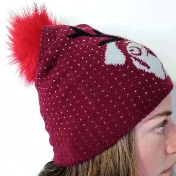 Burgundy Bulldog Tuque - Picture 3 of 3